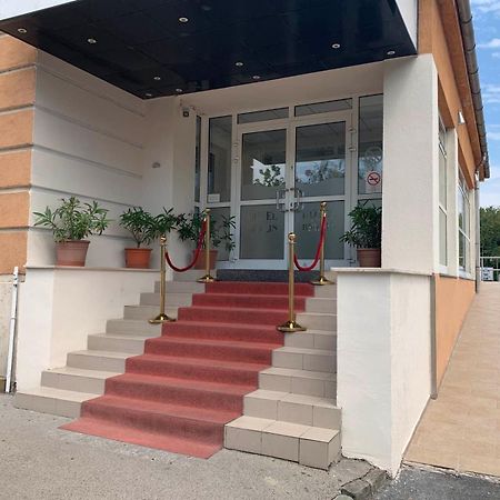 Only 15 Minutes To City Center, Free Secure Parking Budapest Eksteriør bilde